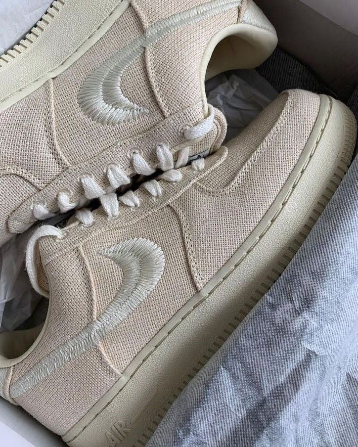 STUSSY X NIKE AIR FORCE 1