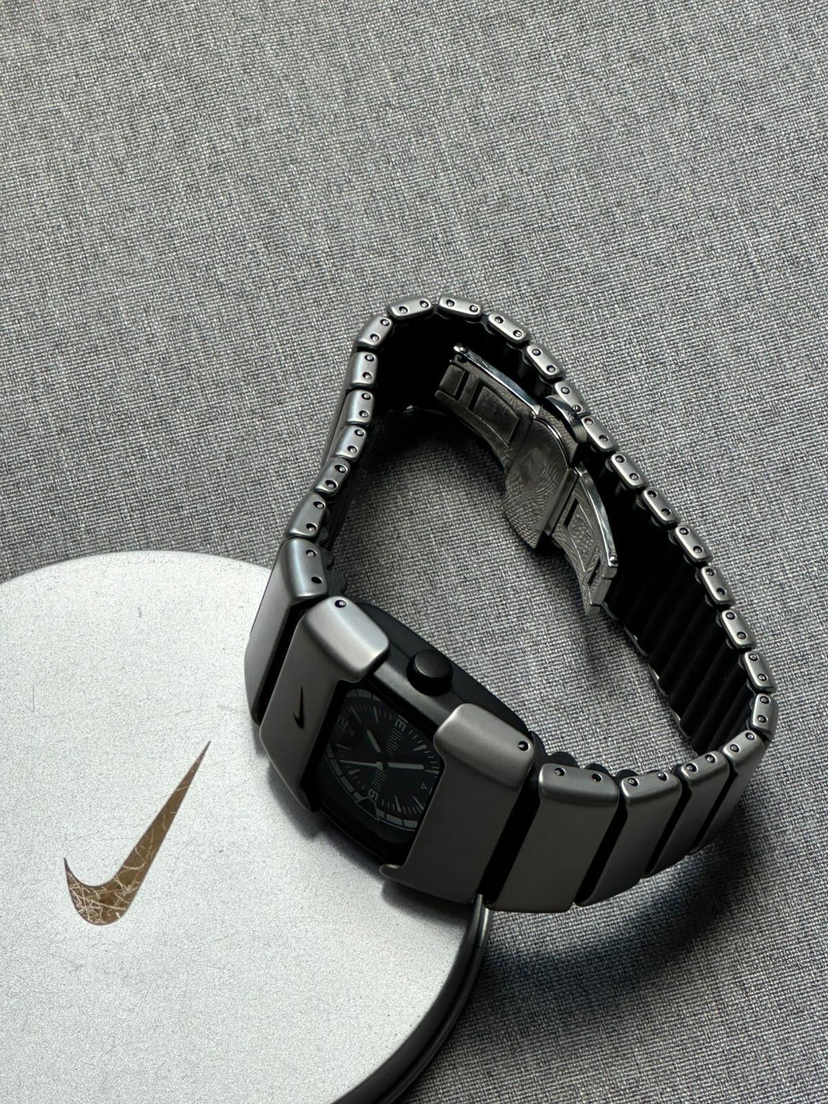 Nike D-Line Цагаан Зүүтэй Matt Digital Watch